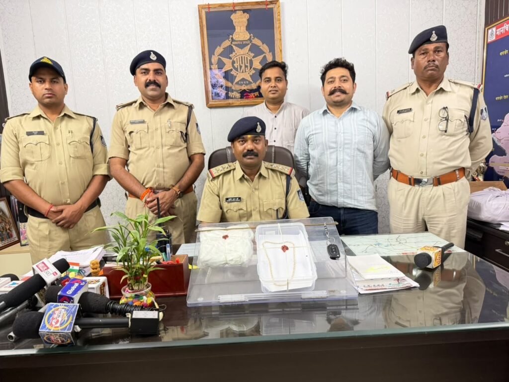 छिंदवाड़ा कोतवाली पुलिस _महंगे शौक के लिये रेंट पर कार लेकर की चेन स्नैचिंग,पुलिस ने किया माल सहित आरोपियों को गिरफ्तार fd21c943 7fd5 4c0a 95d8 258989d279e3