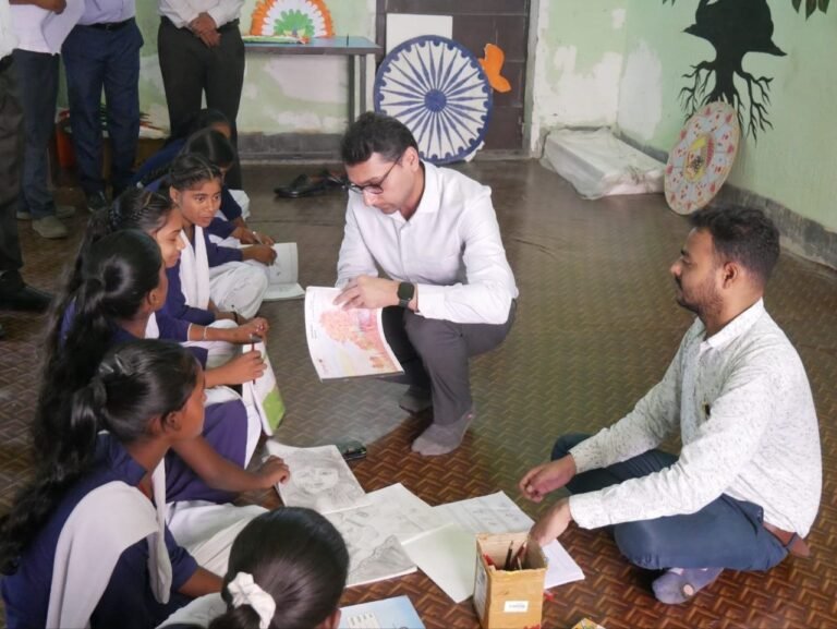 मॉडल स्कूलों में पहुंचकर पदाधिकारियों ने विद्यार्थियों का बढ़ाया उत्साह, शैक्षणिक व्यवस्था का लिया जायजा photo 2026 10 01 11 01 38